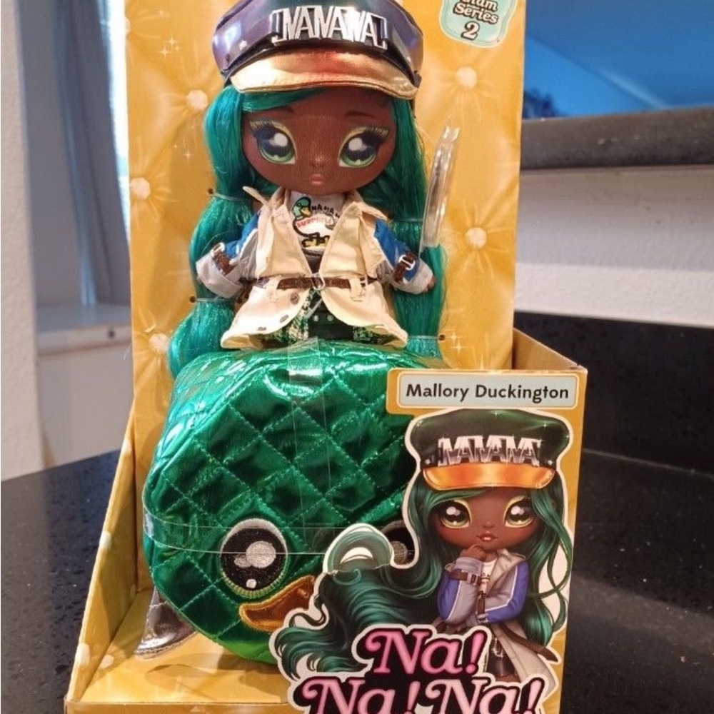 Na! Na! Na! Surprise Doll with Green Hair 2pc doll and sm bag